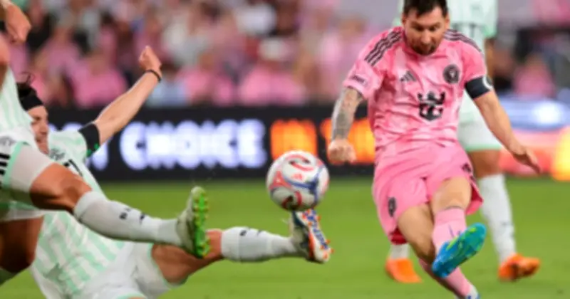 Messi ghi bàn lịch sử dưới khán đài mang tên mình trong ngày Inter Miami khai trương sân mới