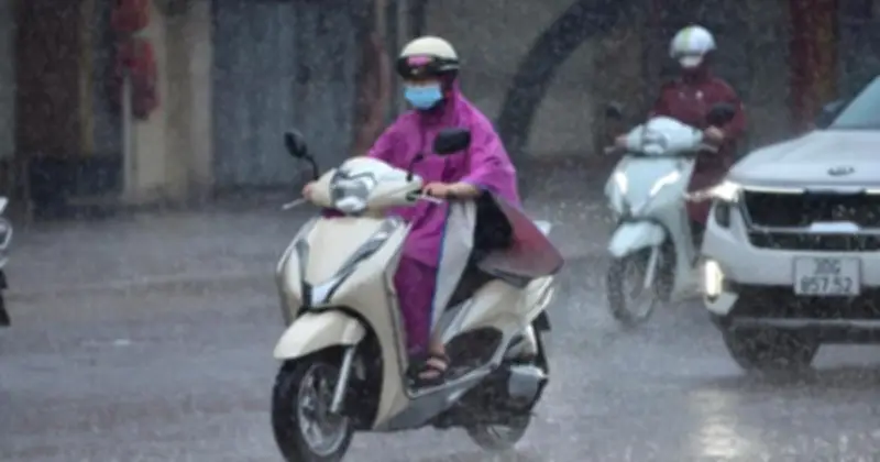 Miền Bắc mưa giông, lốc sét; Miền Trung nắng nóng gay gắt hơn mọi năm