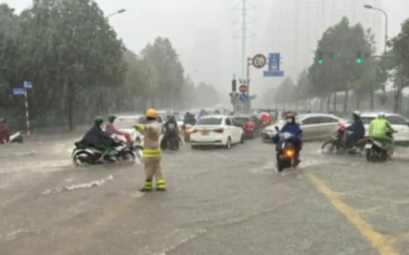 Miền Bắc mưa to kèm dông lốc, nguy cơ lũ quét và sạt lở đất