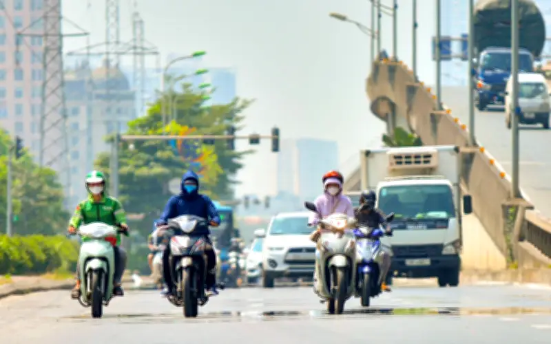 Miền Bắc nắng nóng gay gắt, cảnh báo nguy cơ lốc, sét, mưa đá trên diện rộng