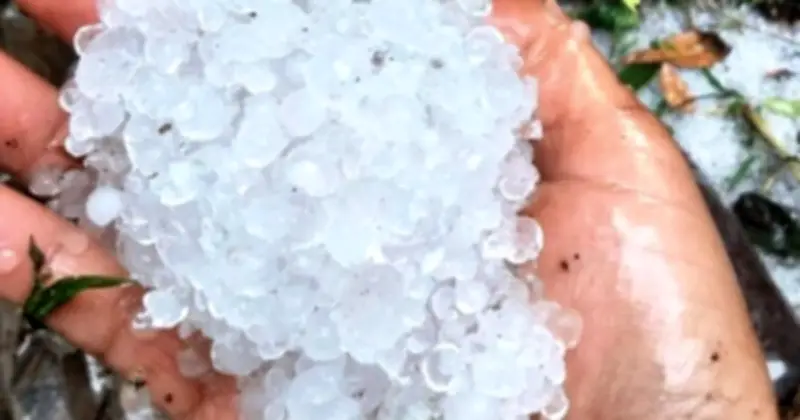 Miền Bắc và Trung đối mặt mưa đá, lốc xoáy dịp lễ 30.4-1.5