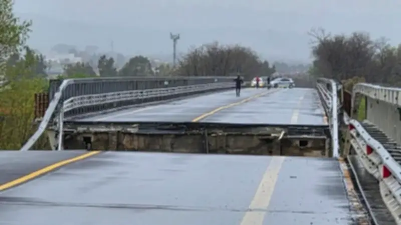 Miền Trung và Nam Italia chìm trong thiên tai: Cầu sập, đường sắt tê liệt, nông nghiệp thiệt hại nặng