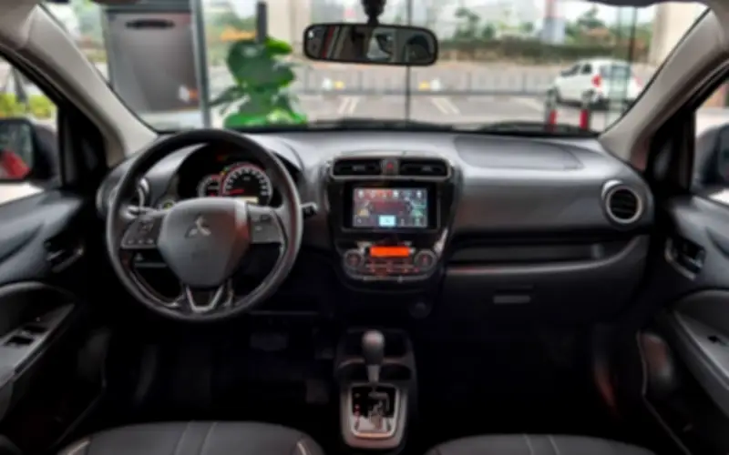 Mitsubishi Attrage Giảm Giá Mạnh, Cạnh Tranh Trực Tiếp Với Các Sedan Hạng B