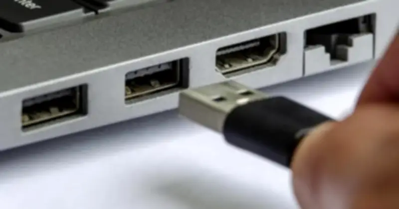 Mẹo nhận biết mặt trên cổng USB-A để cắm đúng ngay lần đầu