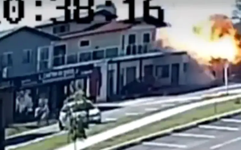 Máy Bay Đâm Thẳng Vào Nhà Hàng Ở Brazil, 4 Người Thiệt Mạng