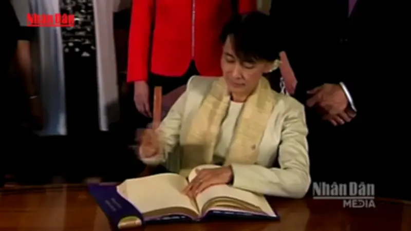 Myanmar Ân Xá Cựu Tổng Thống Win Myint, Giảm Án Cho Bà Aung San Suu Kyi