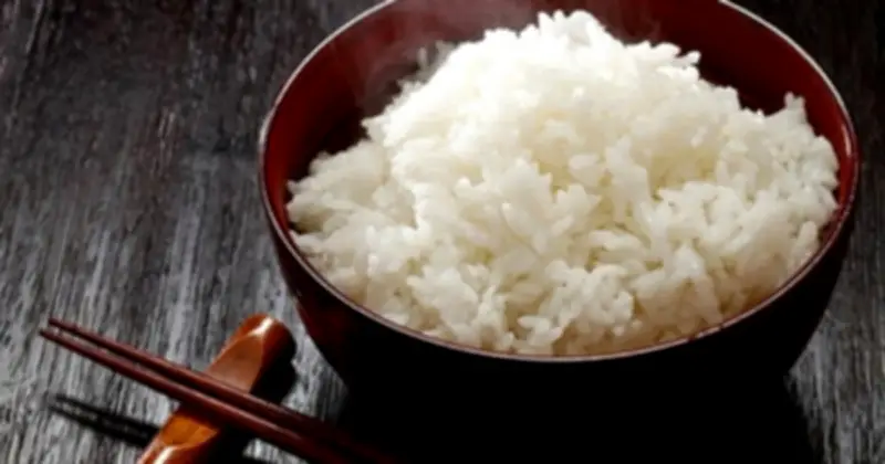 Ăn cơm trắng thế nào để không tăng đường huyết và vẫn đủ dinh dưỡng?