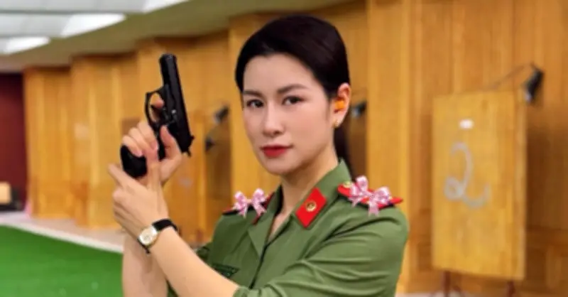 Nữ diễn viên đóng vai đại úy công an bị chỉ trích trong 'Sóng Gió Vàng'