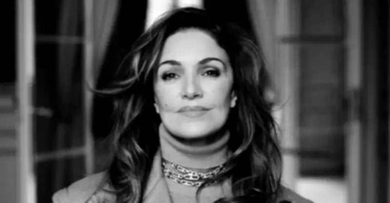 Nữ diễn viên Pháp Nadia Farès qua đời sau tai nạn hồ bơi, để lại niềm tiếc thương sâu sắc