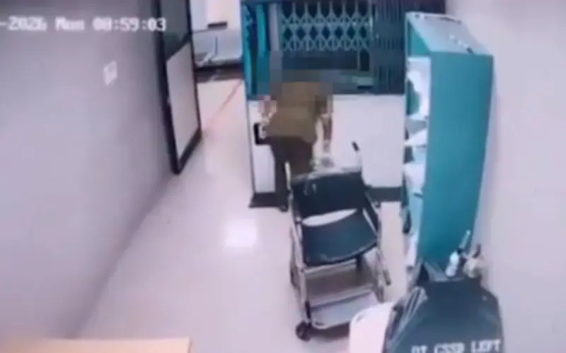 Ấn Độ: Nữ nhân viên bị kẹt đầu trong thang máy tại bệnh viện