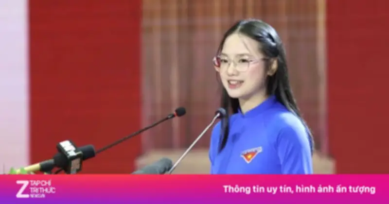 Nữ sinh chuyên Hà Tĩnh Bùi Hà Vy gây ấn tượng với bài phát biểu tại lễ kỷ niệm Tổng Bí thư Hà Huy Tập