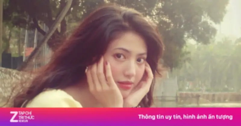 Nữ sinh Đại học Ngoại Thương gây sốt với bộ ảnh chụp vội mang phong cách hoài niệm