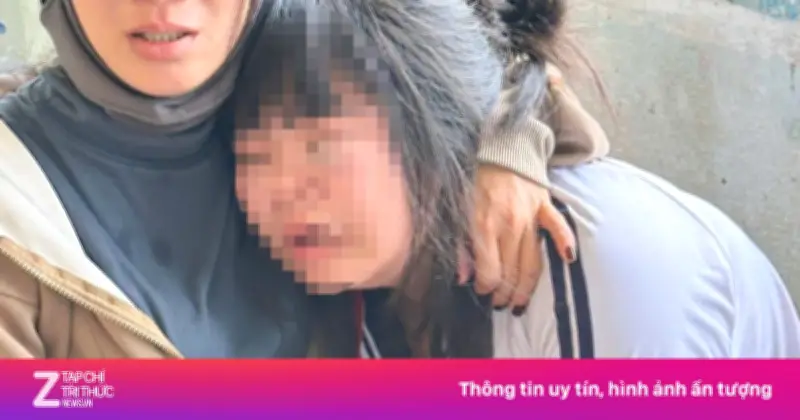 Nữ sinh lớp 7 bị nhóm nam sinh hành hung trước cổng trường ở Quảng Ngãi