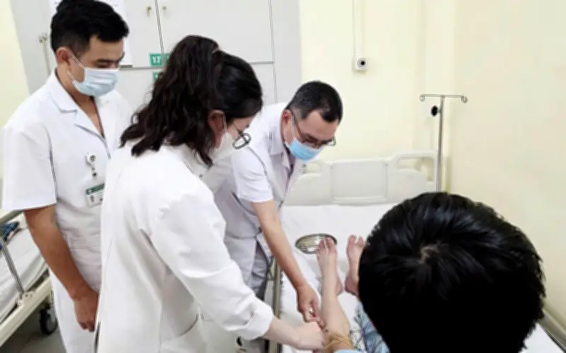 Nam sinh 19 tuổi bị bắn chân rủ đi biển đăng vì thói quen nhiều người Việt mắc phải