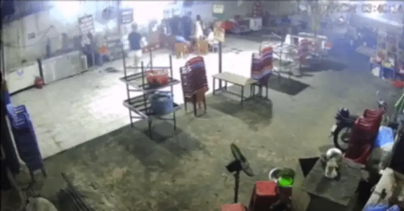 Nam Thanh Niên Bị Hành Hung Dã Man Tại Quán Ăn Ở TPHCM, Công An Điều Tra