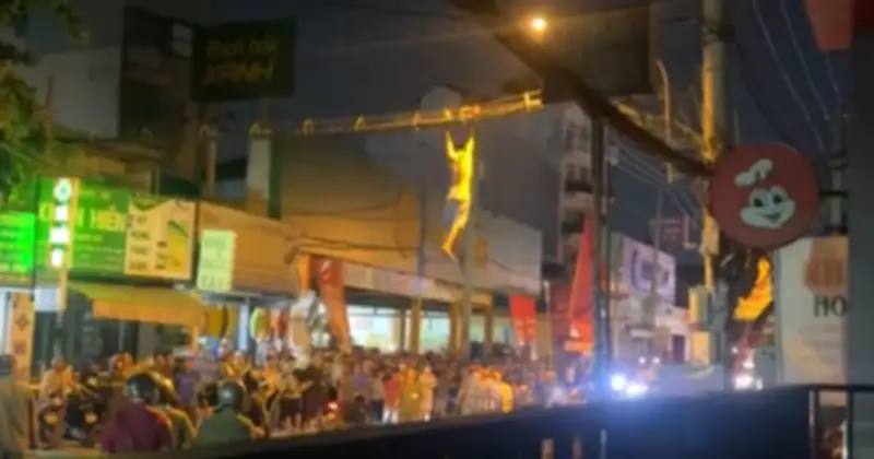Nam thanh niên nghi 'ngáo đá' gây rối loạn, đập phá tài sản trên đường Hà Huy Giáp