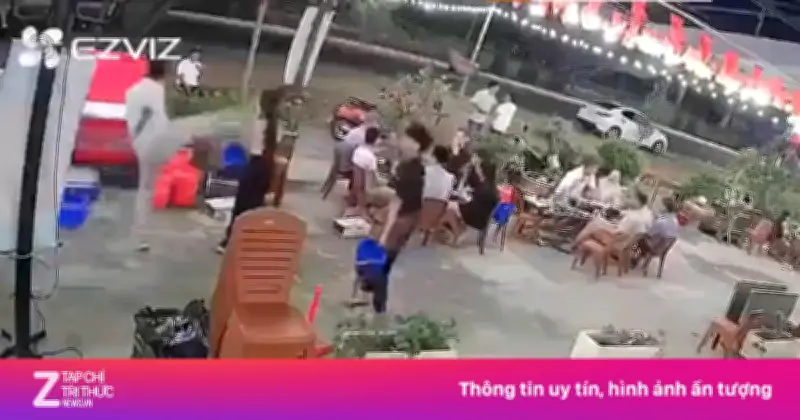 Nam thanh niên đá vào mặt, đánh tới tấp nữ quản lý quán nhậu ở Nha Trang