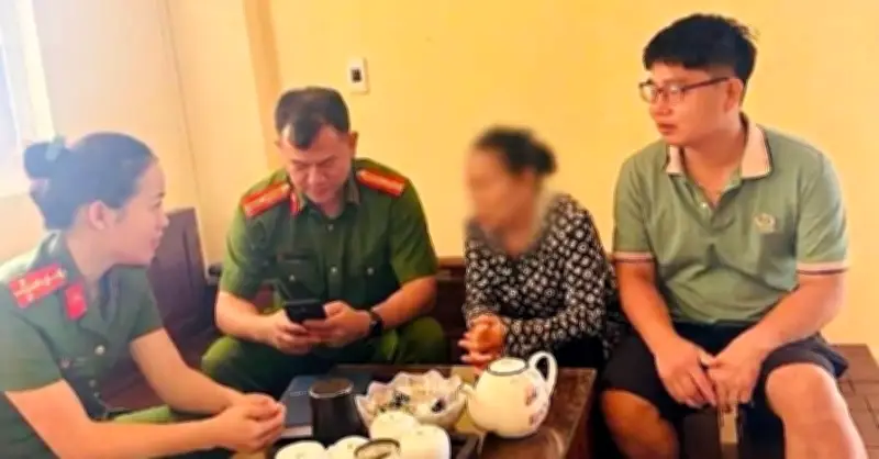 Nam tài xế cứu người phụ nữ 64 tuổi khỏi kẻ lừa đảo tình qua mạng