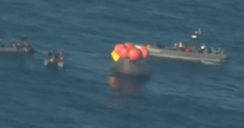 NASA và Hải quân Mỹ thực hiện quy trình cứu hộ phức tạp cho phi hành đoàn Artemis II sau hạ cánh