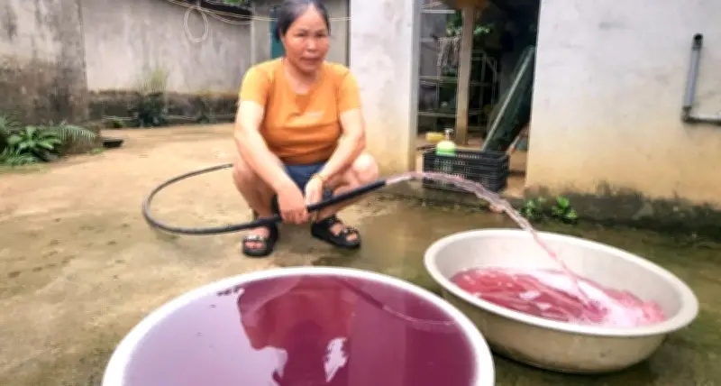 Nước giếng chuyển màu tím, công ty gây ô nhiễm bị buộc tạm dừng hoạt động