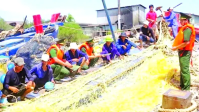 Ngư dân Vĩnh Long đối mặt thua lỗ nặng do giá nhiên liệu tăng cao