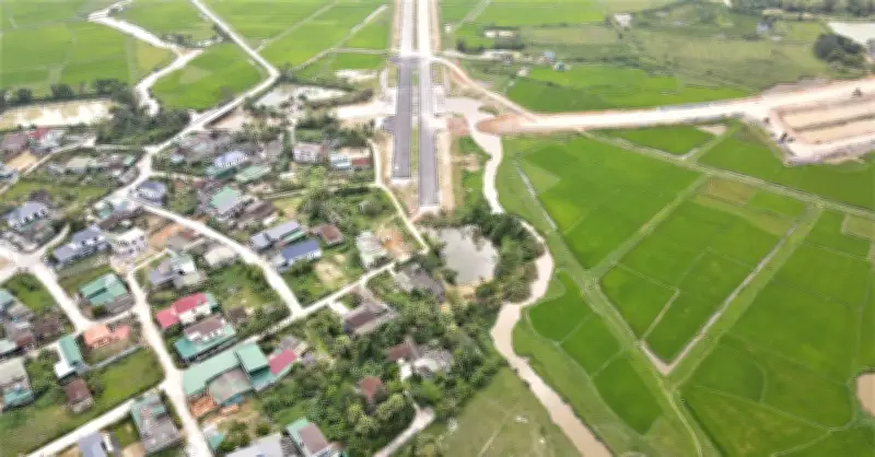 Đường hơn 500 tỷ đồng ở Hà Tĩnh đứt đoạn vì vướng 2 hộ dân