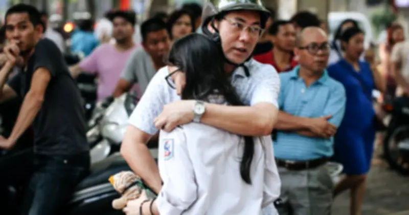 Đồng hành cùng con trong kỳ thi đại học: Lời khuyên thực tế cho phụ huynh