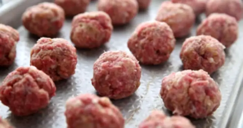 Ông lão từng mổ lợn cảnh báo: 4 loại thịt lợn rẻ mấy cũng đừng mua kẻo hại sức khỏe