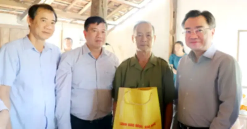 Ông Nguyễn Thanh Nghị thăm gia đình chính sách tại Lâm Đồng
