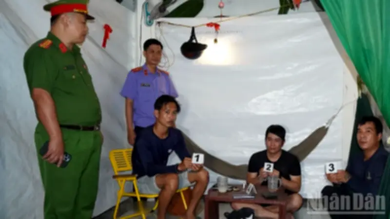 Đồng Tháp: Bắt quả tang 3 đối tượng sử dụng ma túy tại quán nước