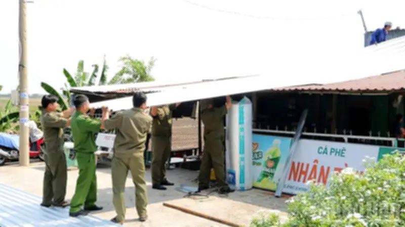 Đồng Tháp khẩn trương hỗ trợ người dân và trường học sau mưa dông lốc