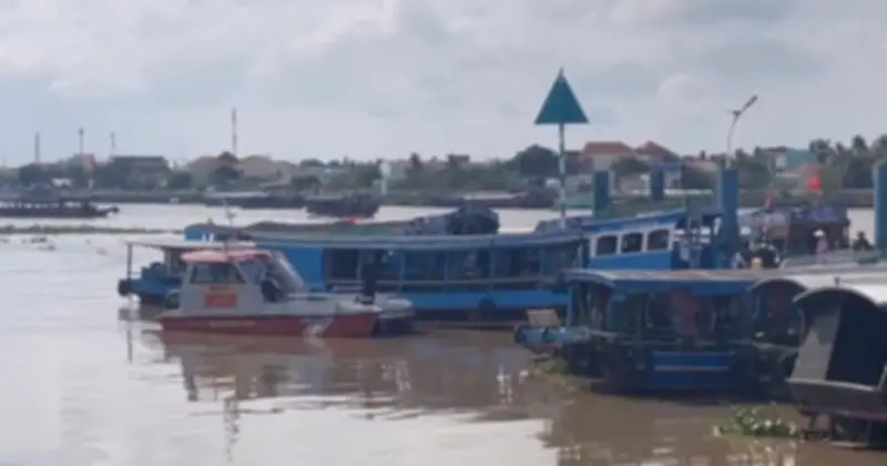 Đồng Tháp: Tìm kiếm 2 người mất tích sau khi rơi xuống sông từ tàu du lịch
