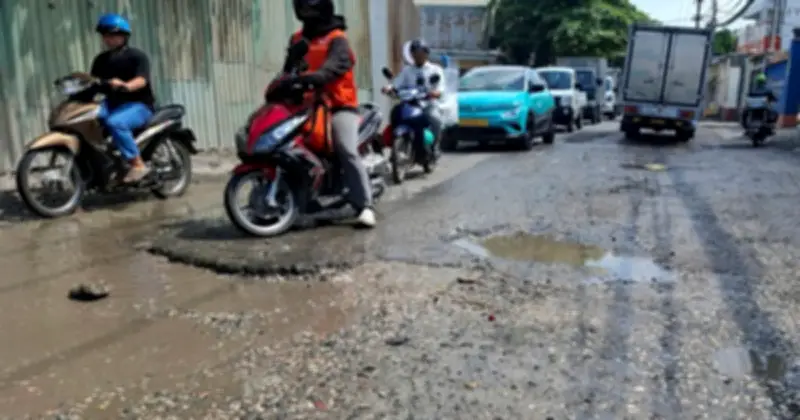 Đường Tân Thới Nhất 08 và Xuân Thới Sơn xuống cấp nghiêm trọng, nguy cơ tai nạn cao