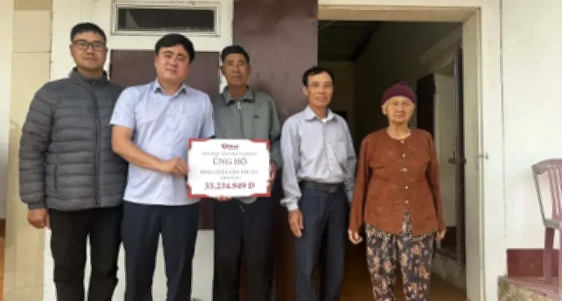 Ông Trần Văn Thuận ở Ninh Bình bị suy thận nhận hỗ trợ hơn 33 triệu đồng từ bạn đọc