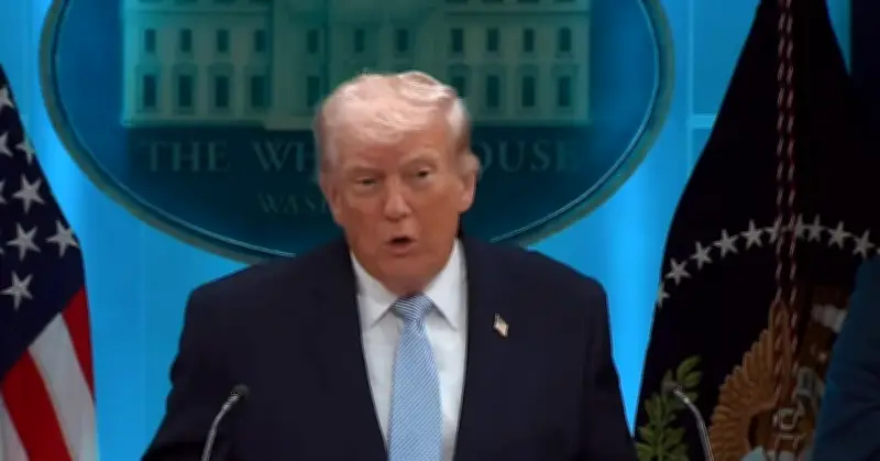 Ông Trump Đe Dọa Bỏ Tù Phóng Viên Đăng Tin Về Kế Hoạch Giải Cứu Phi Công Ở Iran