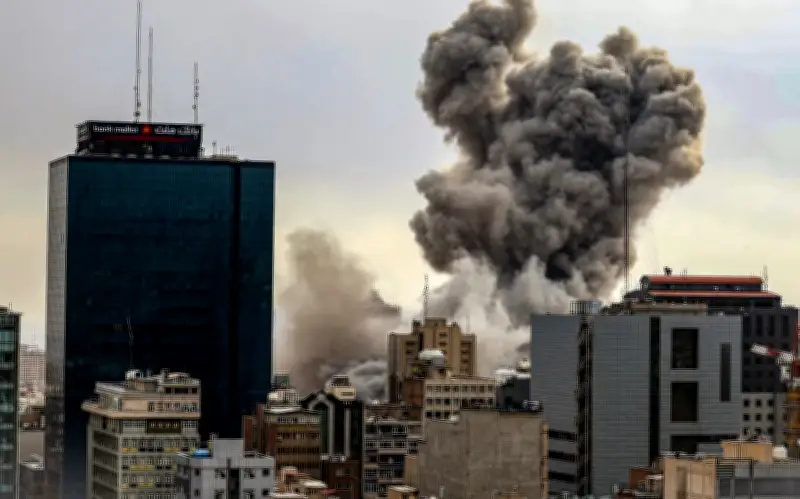 Ông Trump đe dọa phá hủy cơ sở hạ tầng Iran, Tehran bác bỏ thông tin đàm phán