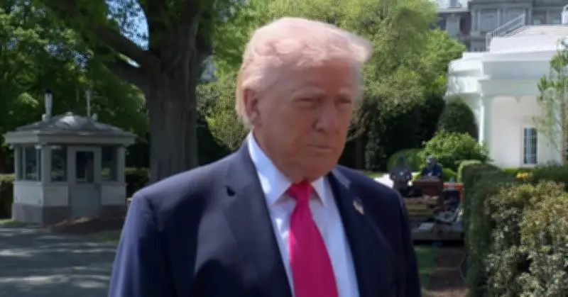 Ông Trump đe dọa phá hủy mọi nhà máy điện và cầu đường tại Iran