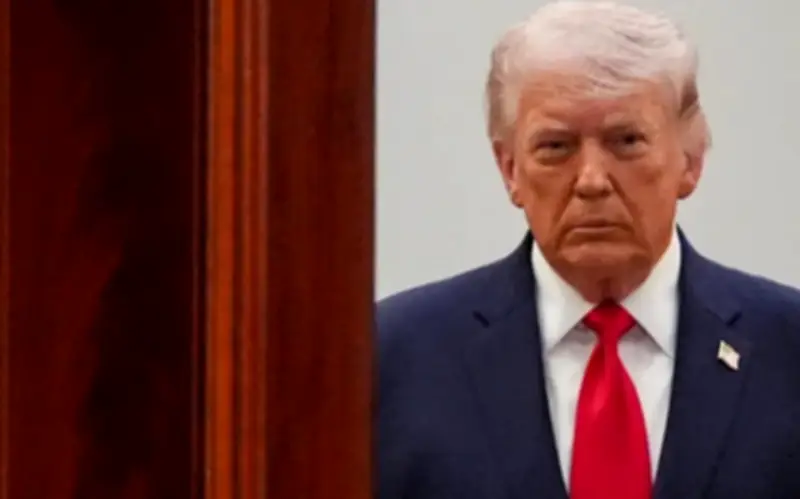 Ông Trump đe dọa tấn công cơ sở hạ tầng Iran nếu không mở eo biển Hormuz