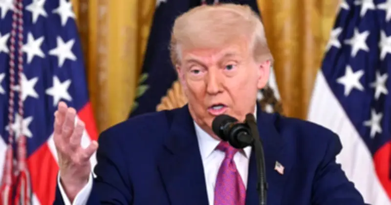 Ông Trump tuyên bố cứng rắn về phong tỏa Hormuz, giá dầu tăng vọt