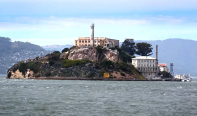 Ông Trump đề xuất khôi phục nhà tù Alcatraz, gây tranh cãi về di sản lịch sử