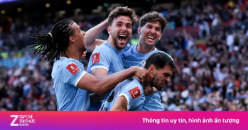 Ngược dòng ngoạn mục, Man City sáng cửa giành cú ăn ba