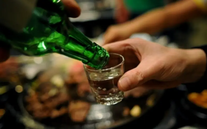 Nghị định 90 siết chặt xử phạt hành vi liên quan đến rượu bia, phạt nặng bán cho người dưới 18 tuổi