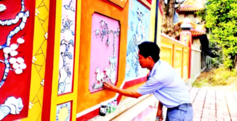 Nghệ Nhân Huế: Bàn Tay Hồi Sinh Di Sản Sơn Son Thếp Vàng Triều Nguyễn