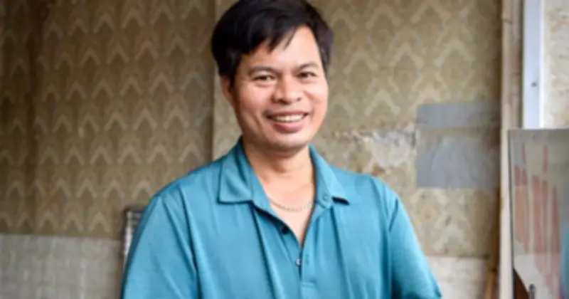 Người bán bò bía Hà Nội nổi tiếng mạng xã hội nhờ đôi mắt đảo như 'rang lạc'