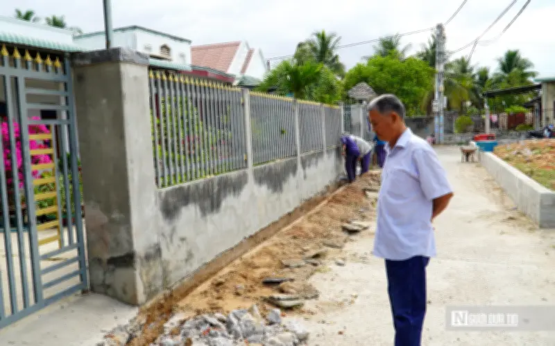Người dân khu phố Thắng Hòa khốn khổ vì thiếu nước sạch, tự bỏ tiền kéo nước