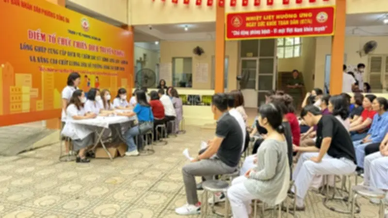 Người dân Đống Đa chủ động khám sức khỏe, hưởng ứng Ngày Sức khỏe toàn dân