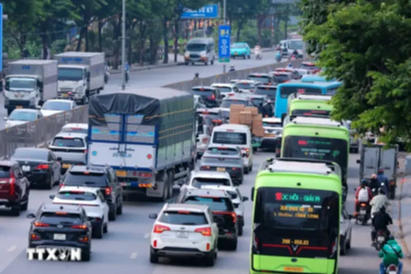 Người dân quay trở lại Hà Nội sau kỳ nghỉ lễ Giỗ Tổ Hùng Vương năm 2026