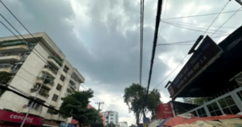 Người dân Sài Gòn ngóng chờ 'mưa vàng' giải nhiệt giữa nắng nóng đỉnh điểm