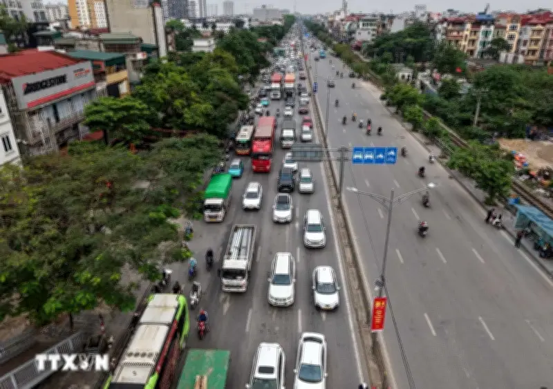Người dân đổ về Hà Nội sau kỳ nghỉ lễ, cửa ngõ thủ đô ùn tắc