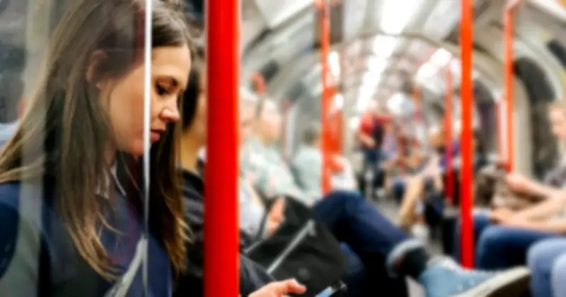 Người dùng Anh chuyển sang dùng mạng xã hội thụ động, giảm đăng bài công khai